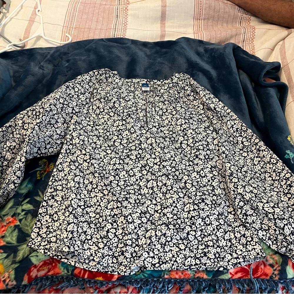 Long sleeve blouse. Old Navy. Never been worn.